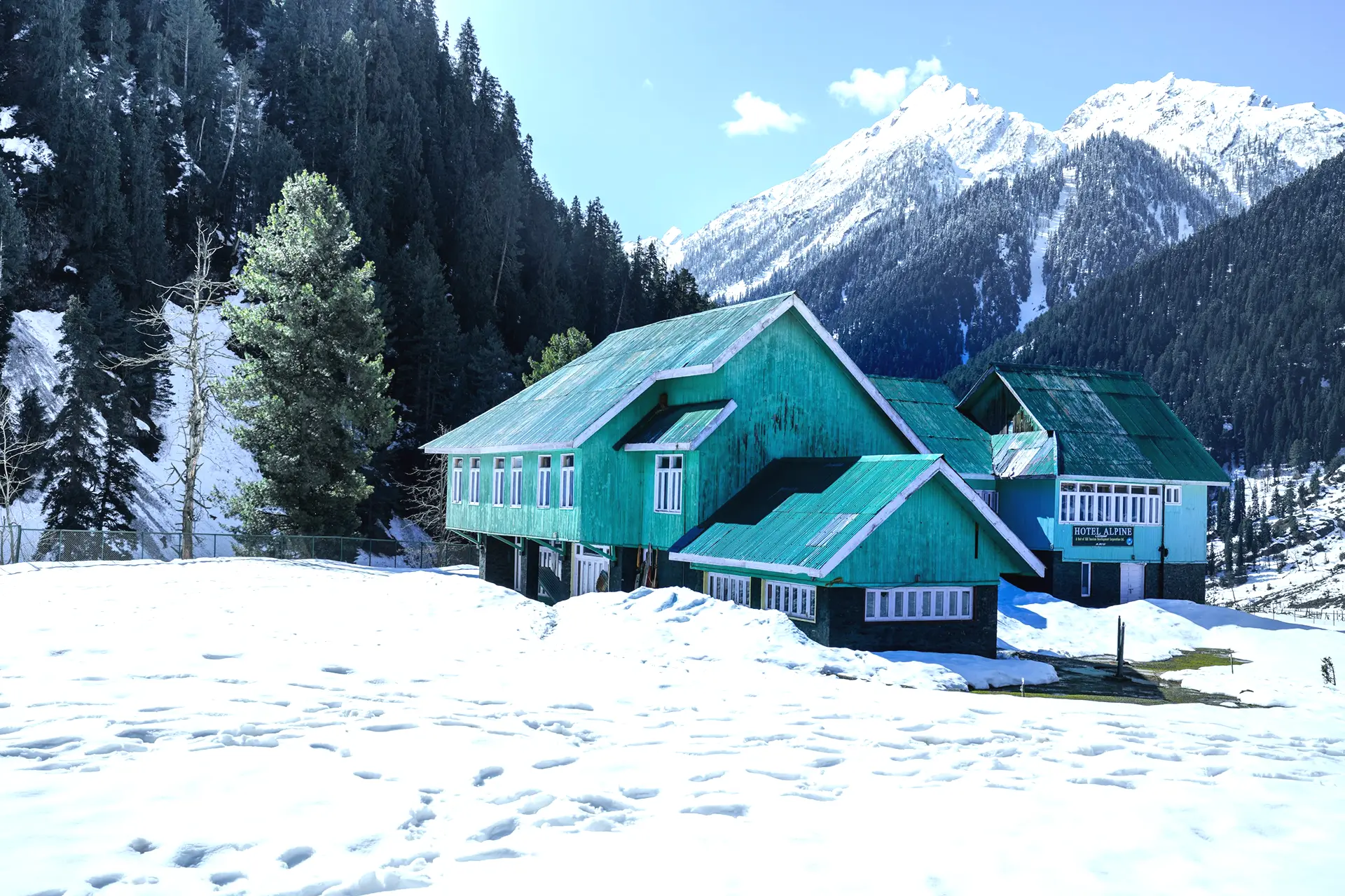 Kashmir Scenic Escape