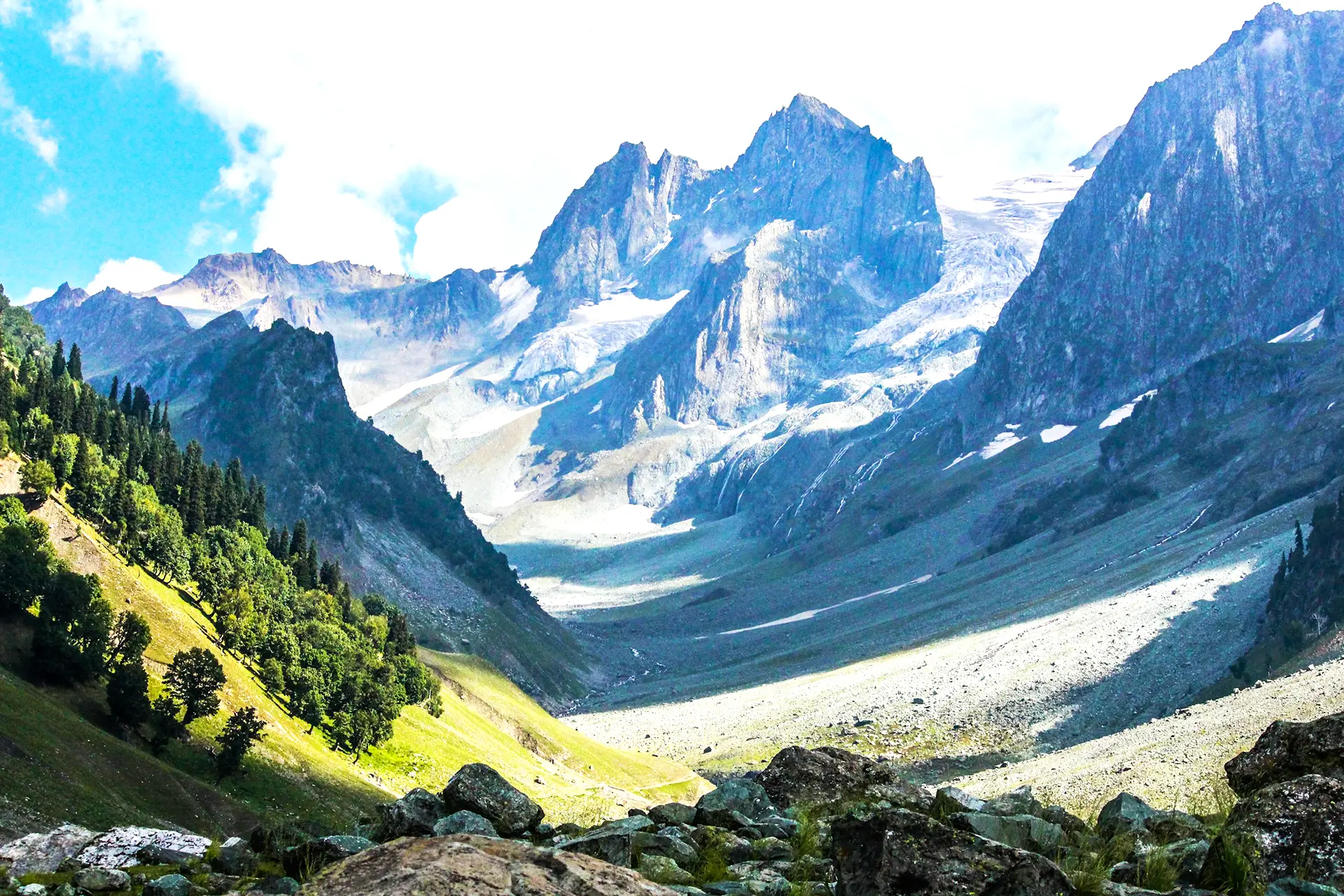 Kashmir Scenic Escape